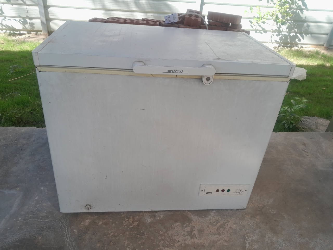 السلام عليكم مجمده ٩قدم و طباخ ٤عيون ابو الفرن سعرهن ٤٠٠ وبيهن مجال للإستفسار ***********
