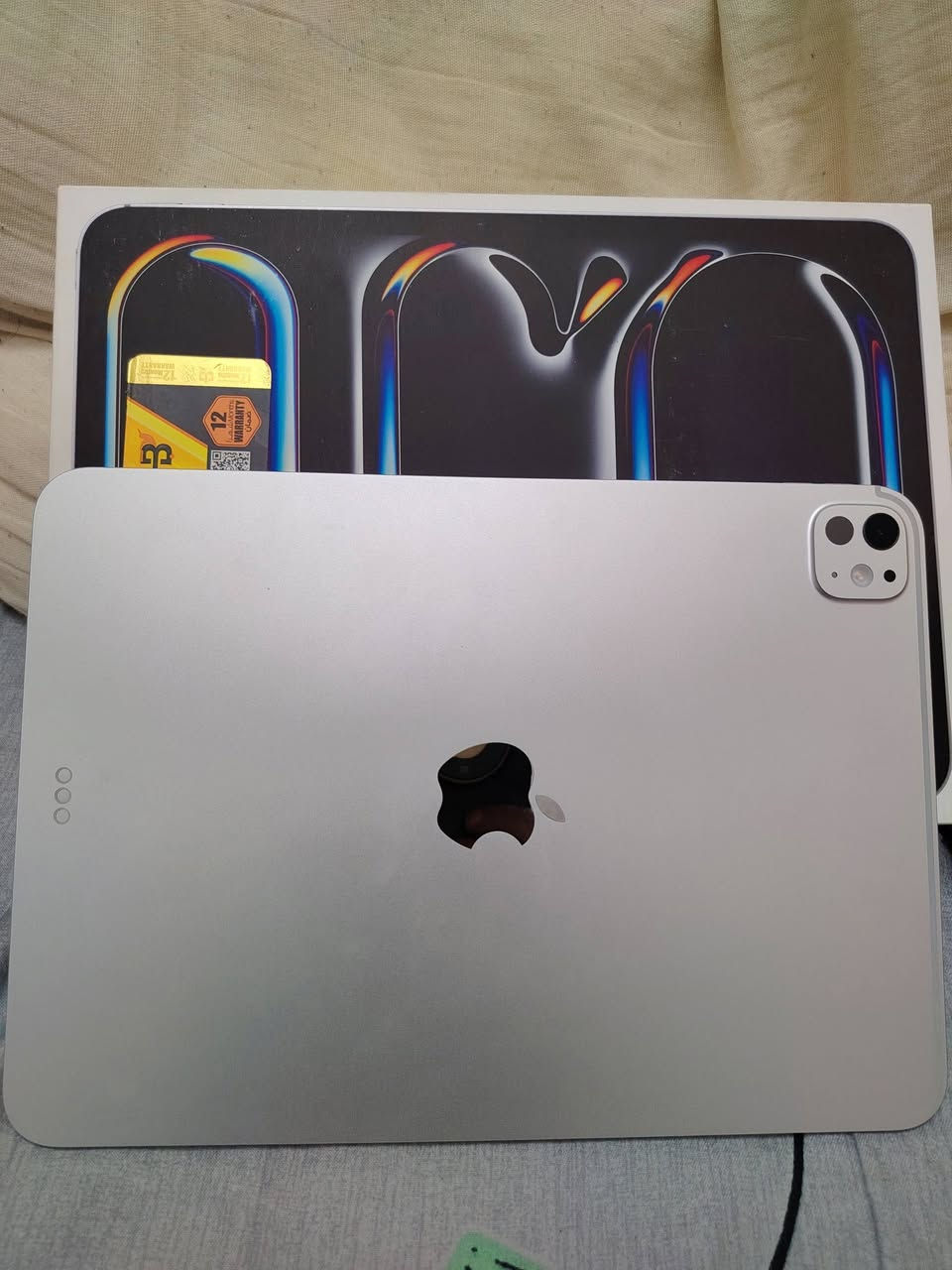 السلام عليكم 
ايباد برو m5 
ذاكره 256
عدد دورات الشحن 19
للبيع مليون وميتين الف قفل 
مكاني بغداد البياع لا يوجد توصيل 
رقم ***********
