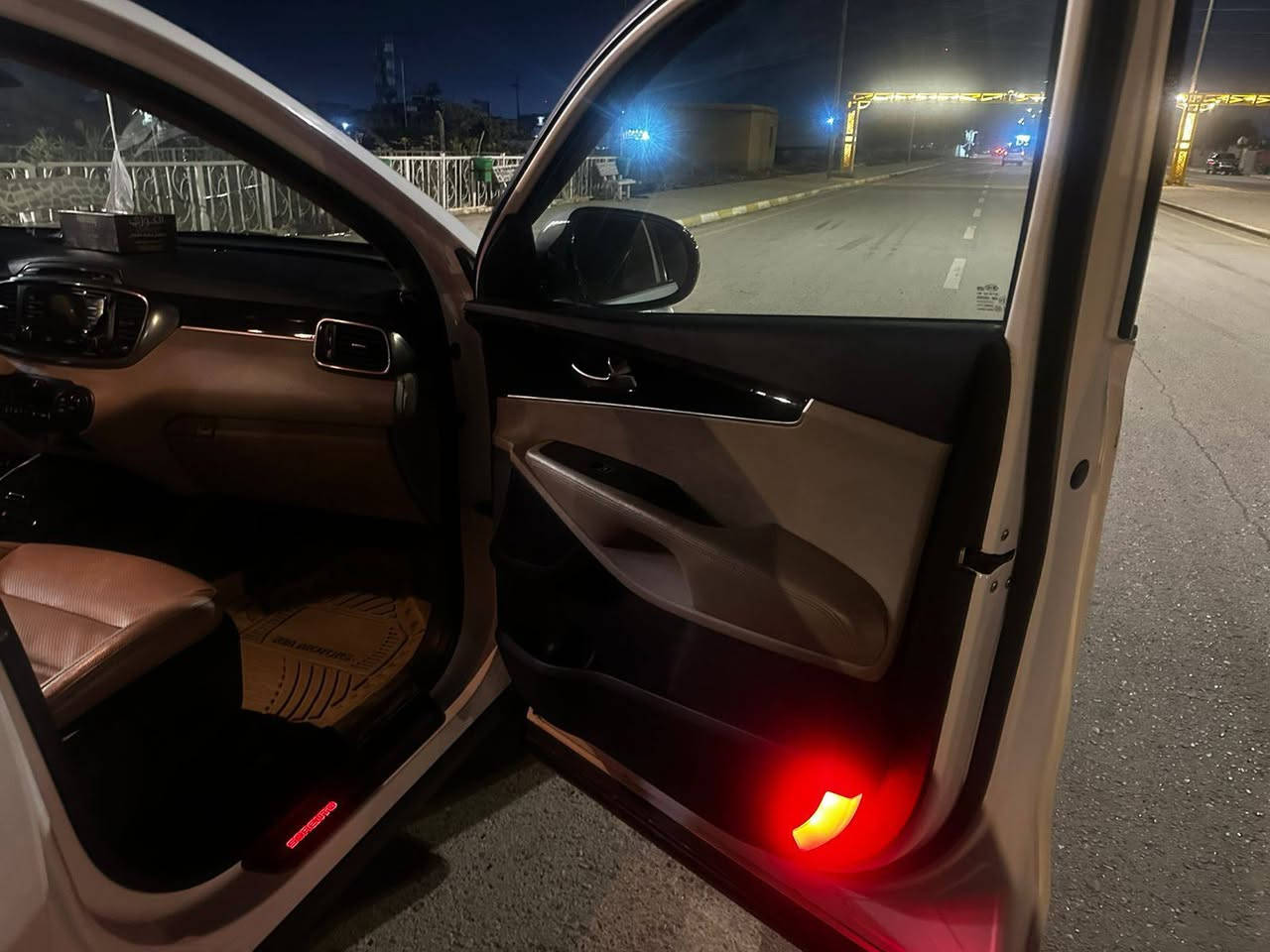 سورنتو البيع خليجي موديل 16رقم بغداد مكفولة كفالة عامه مكينه 6 ماشيه 110 سياره نضيفه ما طالعين بيه قليل السعر 215وبيه مجال الاستفسار اتصل على الرقم***********
