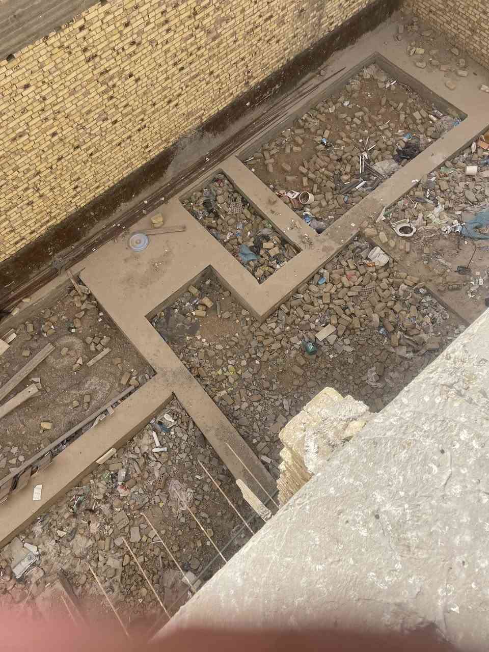 عرصة للبيع المساحة 140م الواجهة 7 والنزال 20 خلف مديرية المرور حي الزهراء المنطقة مخدومة مجاري تبليط للاستفسار الاتصال على الرقم ***********
