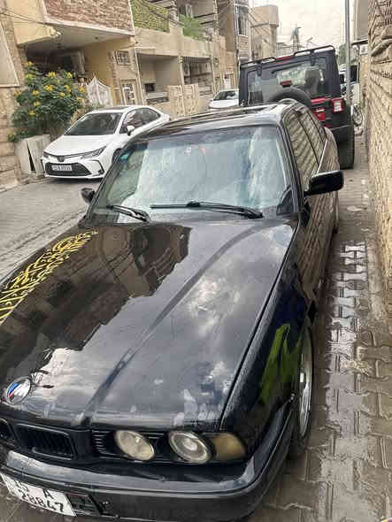 السلام عليكم BMW 525 مديل 1995 رقم انبار انكليزي 
محرك مسكر فانوس المرغوب 
السياره فول مواصفات غرفتها M و عليها كت كامل M سستم صوت و دمام كلش قوي السياره معمره كامله مكفوله من الكص بس تعديل و صبغ  
السياره معدلها يخبل مابيها شلعه يرادلها ترتيب كهربائيات و حداديه دبلاتها منتهيه 
عارضها ب 43 و بيها مجال مكاني بغداد ***********
