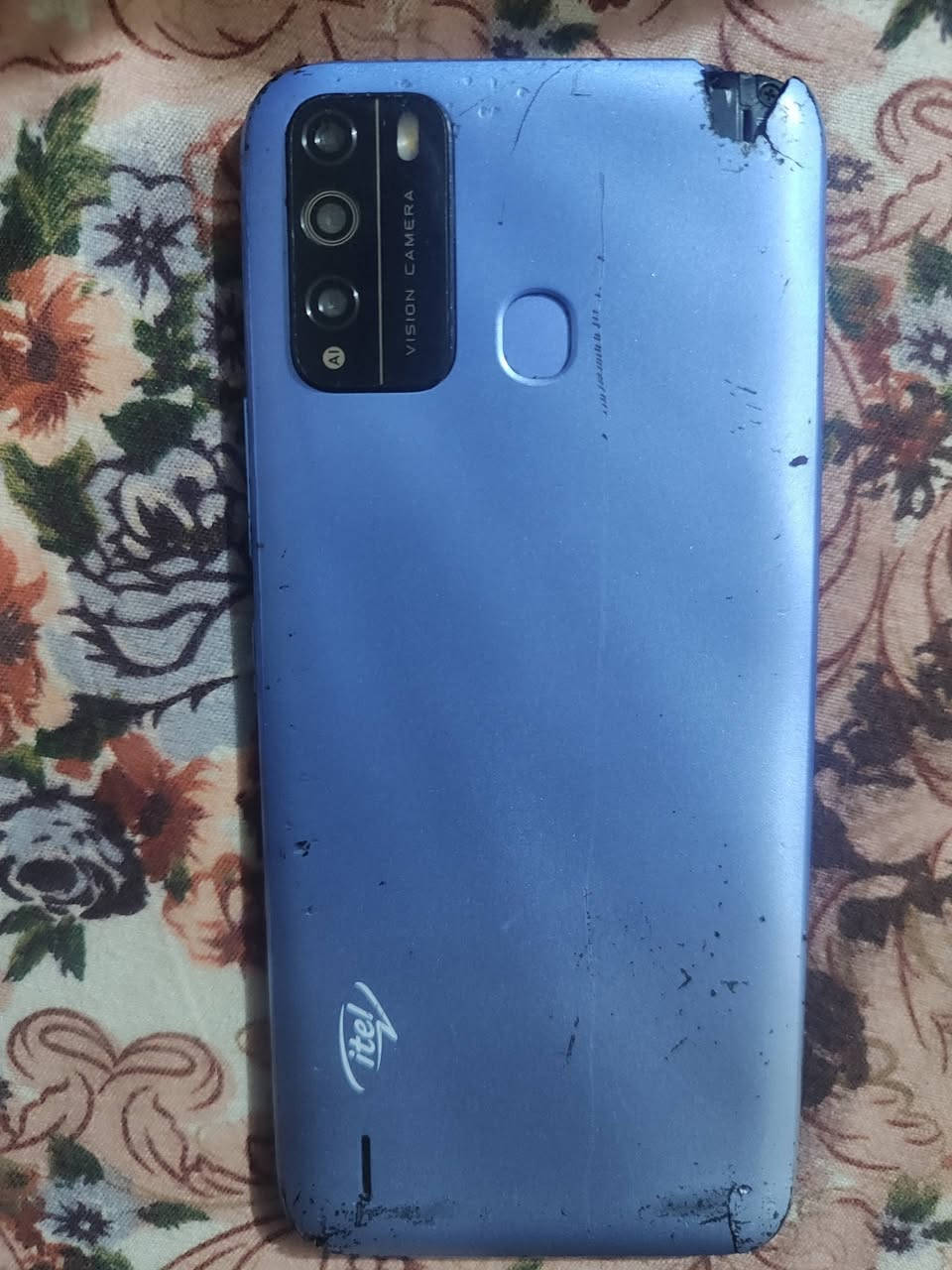 جهاز شحنه يخبل اريد اروسه او ابيعه مكاني بغداد دوره شحنه يطول يومين او اكثر 
اسمه ايتل غني عن التعريف بس كامره اماميه مدري شبيهه وضهر شوي تعبان رقمي *********** وتساب
