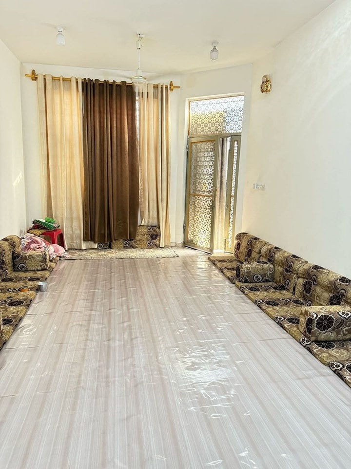 ♕بسم الله الرحمن الرحيم اللهم صلي على محمد وآل محمد ♕

🏠  : منزل للبيع 

🌐  : الموقع  حي الحكم

🩺  : قريب على صيدليه زمزم 

📐  : المساحة 200 

🏗  : البناء جديد 

🌳  : مقابل خدمات
ــــــــــــــــــــــــــــــــــــــــــــــــــــــــــــــــــــــــــــــــــــــــــــــــــــــ

                   //  تفاصيل اكثر //
الطابق الاول 

غرف نوم 2  +  صاله  + مطبخ  + استقبال  + حمامات داخليه وخارجية + طارمه  + كراج كبير
ــــــــــــــــــــــــــــــــــــــــــــــــــــــــــــــــــــــــــــــــــــــ
 
طابق ثاني

غرفه  + صحيات  + بيتونه

ــــــــــــــــــــــــــــــــــــــــــــــــــــــــــــــــــــــــــــــــــــ

💰  :  السعر  198  مليون  وبي مجال  

📲  : للاستفسار الاتصال على الرقم

📞  : ‏‪0788 251 8491‬‏  واتساب 

✨  لــن تـکون وحـيداً ابـداً مع  الــ مهيمن  للعـقار  ✨
