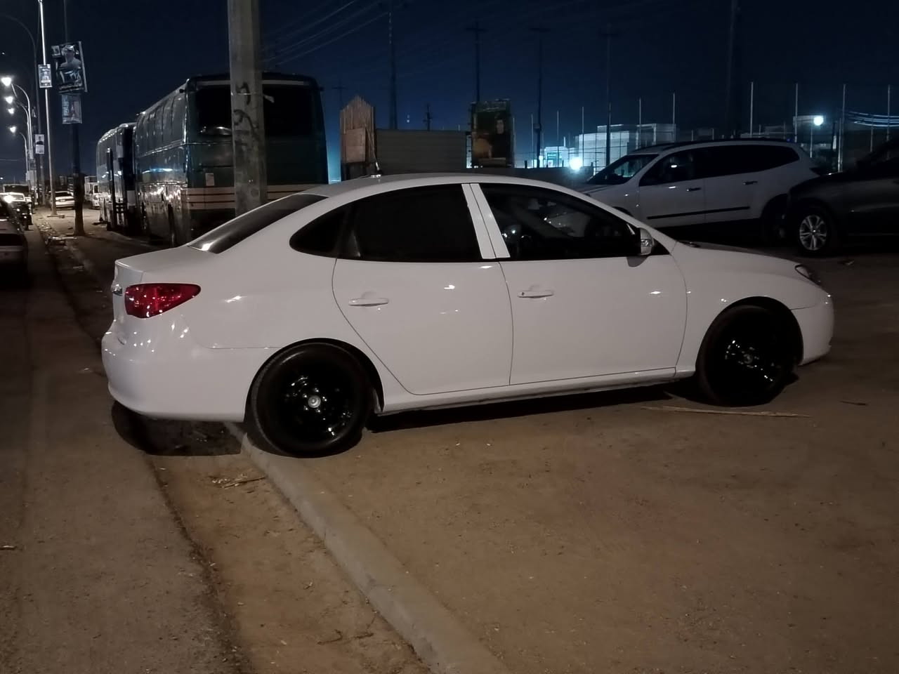 السلام عليكم شباب سياره للبيع حلوه وجاهزه تخوم تاير جديد الشراي نتصل البارحه  كلش كلش حلوه 2011 عنوان خور الزبير بصره  ***********
