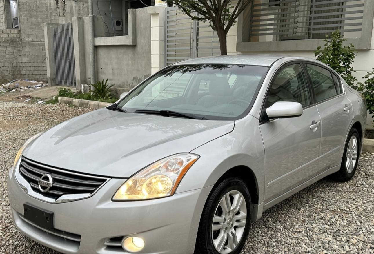 � للبيع – نيسان ألتيما خليجي 2012

🚗 الموديل: 2012
📍 الوارد: خليجي
📏 الممشى: 250 ألف
🎨 اللون: سلفر
📄 الملكية: وكالة (ثاني يوم)
🗓 السنوية: 2028

✨ المواصفات:

 • مكيف ثلج ❄️
 • قير أوتوماتيك
 • مرايا وزجاج كهرباء
 • سيارة مريحة واقتصادية بالاستخدام

🛠 الحالة:

 • سيارة نظيفة، استخدام شخصي
 • قطعة صبغ تجميلي فقط (شخوط) بدون ضربة
 • رقم مميز: سليمانية دولي

💰 السعر: 10,500$
📉 قابل للتفاوض بحدود المعقول (حك الجيه موجود)

📞 للتواصل: ***********
