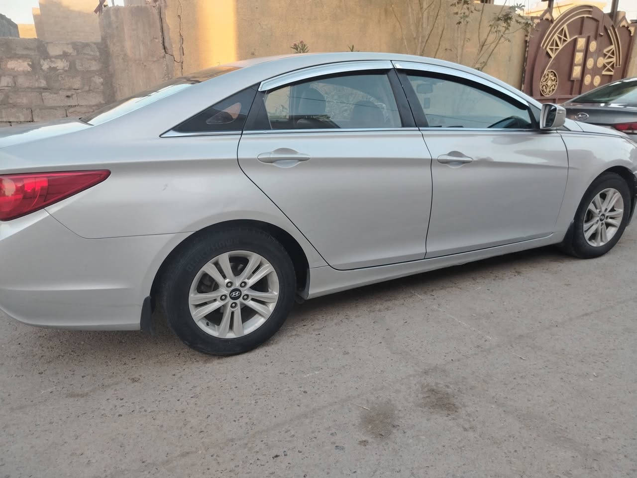 السلام عليكم سوناتا 2012 وارد خليجي مكفوله بيها فقط قطعتين صبغ فقط بدون دواخل  محرك 2000 دوش محرك  وكير انضاف جدا تبريد شغال تخم تاير جديد ويل كب نص فول اشاير بل مري تحكم استيرن جهتين مري شفط كشن كهرباء تبريد قطعتين كشنات جلد ارضيه جلد بيها قطعتين صبغ فقط بدون دواخل  والباقي مكفول السونار مرفق بل منشور مكان السياره بغداد السعر 92وبيها مجال للاستفسار الاتصال على الرقم *********** //***********
