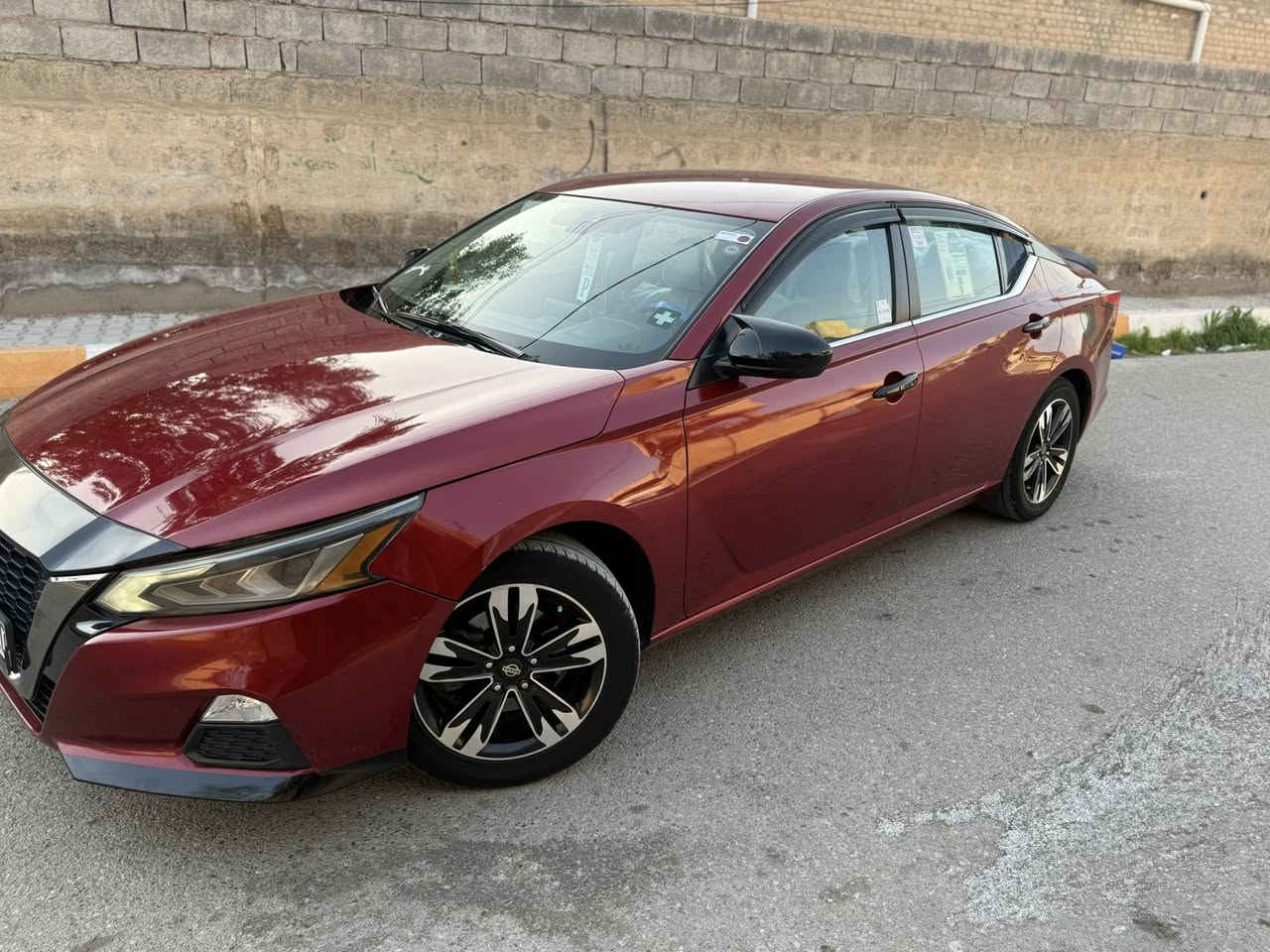 🚗 للبيع نيسان ألتيما SR  2020 🚗
فول مواصفات عدى الفتحه 

وارد أمريكي / رقم اربيل  بأسمي شرط التحويل  رقم الدولي الجديد هزه وفحص  كله جديد
محرك مكفول 🔧 / كير مكفول
تخم تايرات جديد مبدل قبل أسبوعين
باتري جديد
صدر ع الوكاله كامل 
ضربتها جاملغ خلفي كلش بسيط يعني قطعه وحده صبغ بجم كبس صفاح موس مكفوله من الشخط والبارد بدون ارباك ماشيه 56 mi واكو سونار   (باقي السيارة وكالة)
مواصفات السيارة: SR فول الفول عده السلايد 
محرك 2.5 لتر / 4 سلندر اقتصادي وقوي
شاشة لمس وسطية 8 إنج مع بلوتوث و USB وكار بلي 
بجم لكزز لد نهاري 
سستم كامل سبورت رياضي 
كاميرا رجوع خلفية 
كشن جلد + كهرباء 
بصمه تشغل وبصمه ابواب
مثبت سرعه 
شفتات بل ستيرن 
رادار امامي وخلفي وجانبي 
توقف ذاتي وخروج ع المسار 
نظام أمان حديث (ABS / Airbags)
تصميم أنيق ورياضي بلون الكرزي 🍒🍒 
سيارة كاملة مكملة تجي تفحص وتشوف بعينك كعدتها حلوه وسيارة ما تصرف عليها كلشي سعر 142 وبيهه مجال بسيط 
مكان السياره ديالى بعقوبه   
***********
