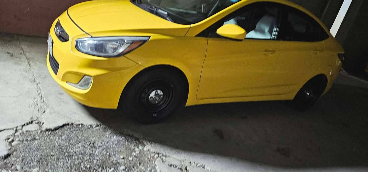 السلام عليكم
اكسنت مضلع 
رقم بغداد 
موديل 2014 
بسمي مشروع وطني  
ارقام جديده. انكليزي 
هيئة غرامات صفر 
شرط التحويل. 

الضرر بوند مبدل وجاملغ يسار امامي بدون دواخل 
محرك شرط. 
كير جديد صارلو سبوع 
نوزلات جدد 
سلف جديد. 
عقل جديد 
منضومه بانزين كامله جديده
طخم امامي خلفي 80 /100
مواصفات. تحكم ستيرن 
جام كهرب 
مري كهرب 
لايت زينول ماخذو. ب 90 الف الله شااهد بلعافيه ع ياخذها 
بلاجكتور ابيض ثلجي 
السيارة بسمي. 

مكان السيارة موصل جانب لايمن. 

السيارة ماتحتاج بس ستر الله.
السعر 95 وبيها مجال للشراي
رقم التليفون. بي واتساب 
***********
