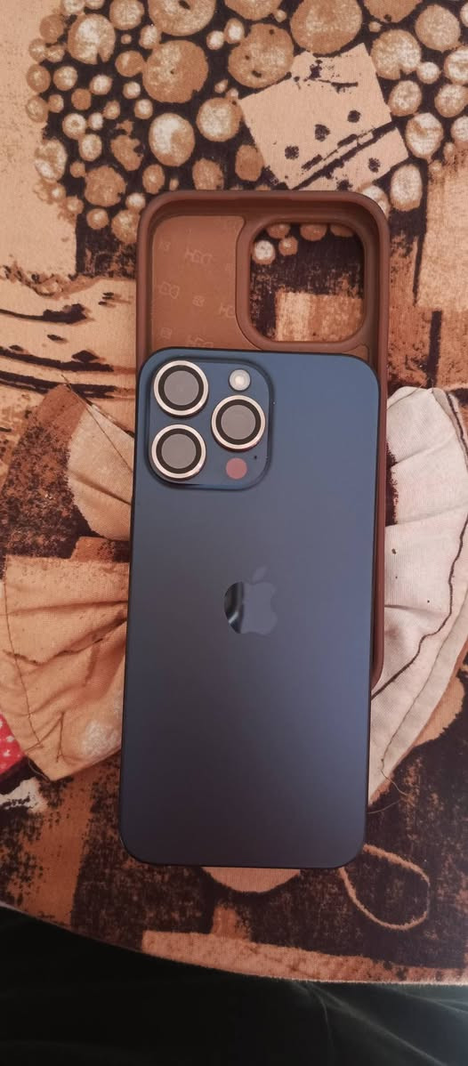 ايفون 15 برو ماكس نموذج M بطاريه 85 الموبايل نضيف شاهد الله ستخدام شخصي شرق اوسط تصال فقط

***********
