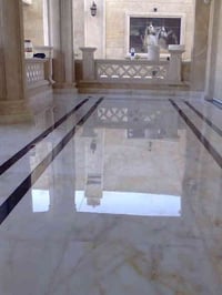 جلي موقعي لجميع ارضيات عدك كاشي او مرمر طافي لمعته اكدر اعيده الك افضل...