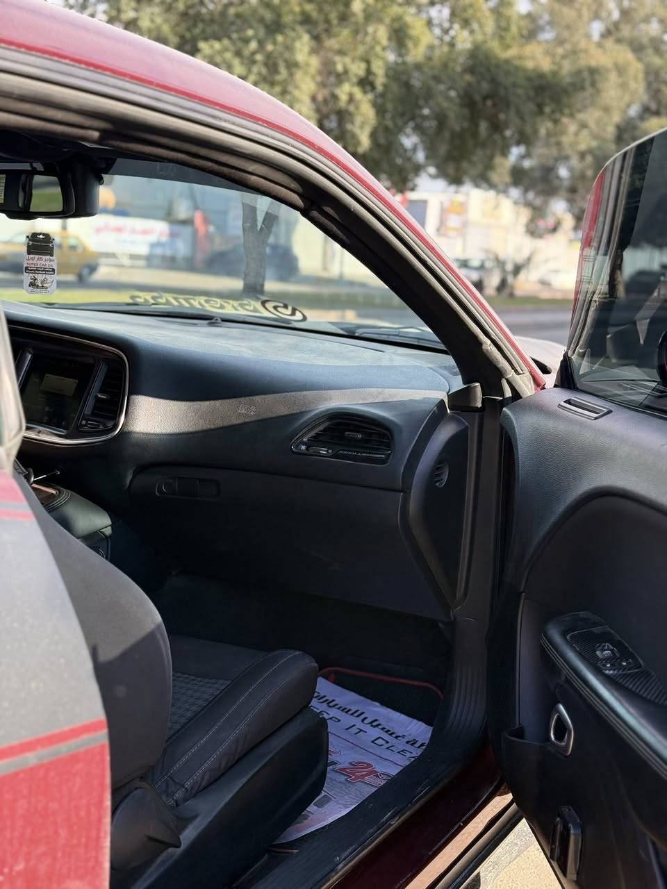 السلام عليكم 
دوج جالنجر للبيع فقط 
لون كرزي موديل ٢٠١٧ sxt 
ضرر من امريكا قطعتين فقط بدون دواخل جاملغ وبنيد محدث 
وبيها رشات صبغ أبيع حزام افضل 
السعر ١٤٥ بيها مجال وتدلل
***********
