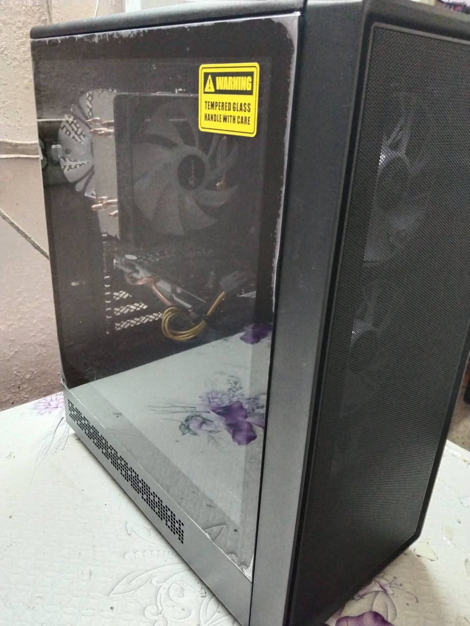 السلام عليكم 
حاسبة دسكتوب تجميع رايزن 5... للبيع 
.....
السعر 530 ألف دينار 
***********
عنوان بغداد زيونة 
البيع بضمان الفحص 
لا يتوفر توصيل 
.....
ملاحظة 
كيس فقط بدون أي ملحقات 
كيس فقط بدون أي ملحقات 
.....
المواصفات 
معالج رايزن 5.. AMD Ryzen 5 3500X
كارد شاشة 8 كيكا جديد AMD RX 560XT GDDR5 
هارد 512 كيكا للنظام والبرامج جديد M2 nvme 
هارد واحد تيرا 1000 كيكا للالعاب والتخزين HDD 
رام 16 كيكا جديد 8+8 تردد 3200 DDR4 
مذربورد. AMD Gigabyte B450 DDR4 
تبريد معالج احترافي جديد Sseasonic RGB 
باور سبلاي 500 واط حقيقي Huntkey 
مراوح انارة متغيرة عدد 4 جديدة مع المتحكم Aigo RGB 
كيس حجم متوسط جديد Gamemax 
......
الحاسبة تعمل على نظام وندوس 11 وتحتوي على أكثر من 40 لعبة طور القصة اوفلاين مع لعبة ببجي موبايل اونلاين 
......
مع جزيل الشكر لإدارة المجموعة
