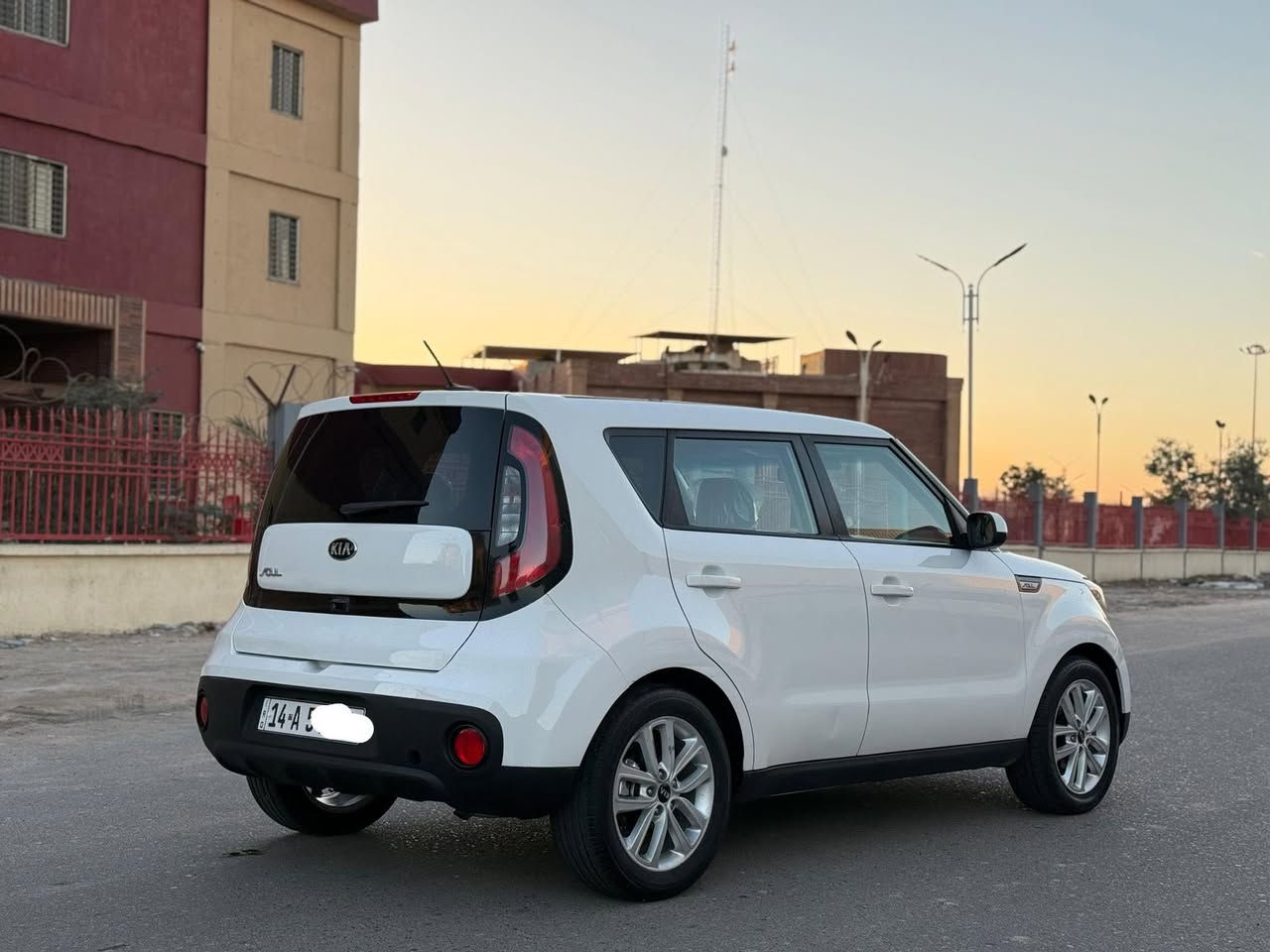 السلام عليكم 
كيا صول موديل 2019
رقم بصره تحويل سنويه ورقم جدد
وارد امريكي بنيد وخشم جاملغ.  
محرك 2000 شاشه جبيره تحكم ستيرن ماشيه 73m جاهزه السياره. تبريد كير محرك حداديه تخم تاير
شراي يخابر ع رقم
مكاني بصره

***********
