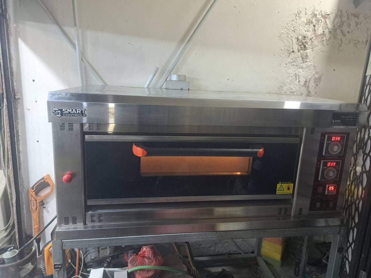 فرن للبيع بيتزا صمون كعك معجنات 
استعماله قليل سعره الفرن معه قاعده ٤٥٠الف 
عنوان بغداد كريعات 
الهاتف ***********
