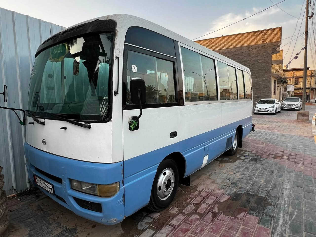 السلام عليكم للبيع كوستر نيسان 2002رقم بغداد الجديد باسمي مداور ثاني يوم جاهزة من كلشي باي كهرباء مكينه كاز كرنفال جاهزة من كلشي***********
