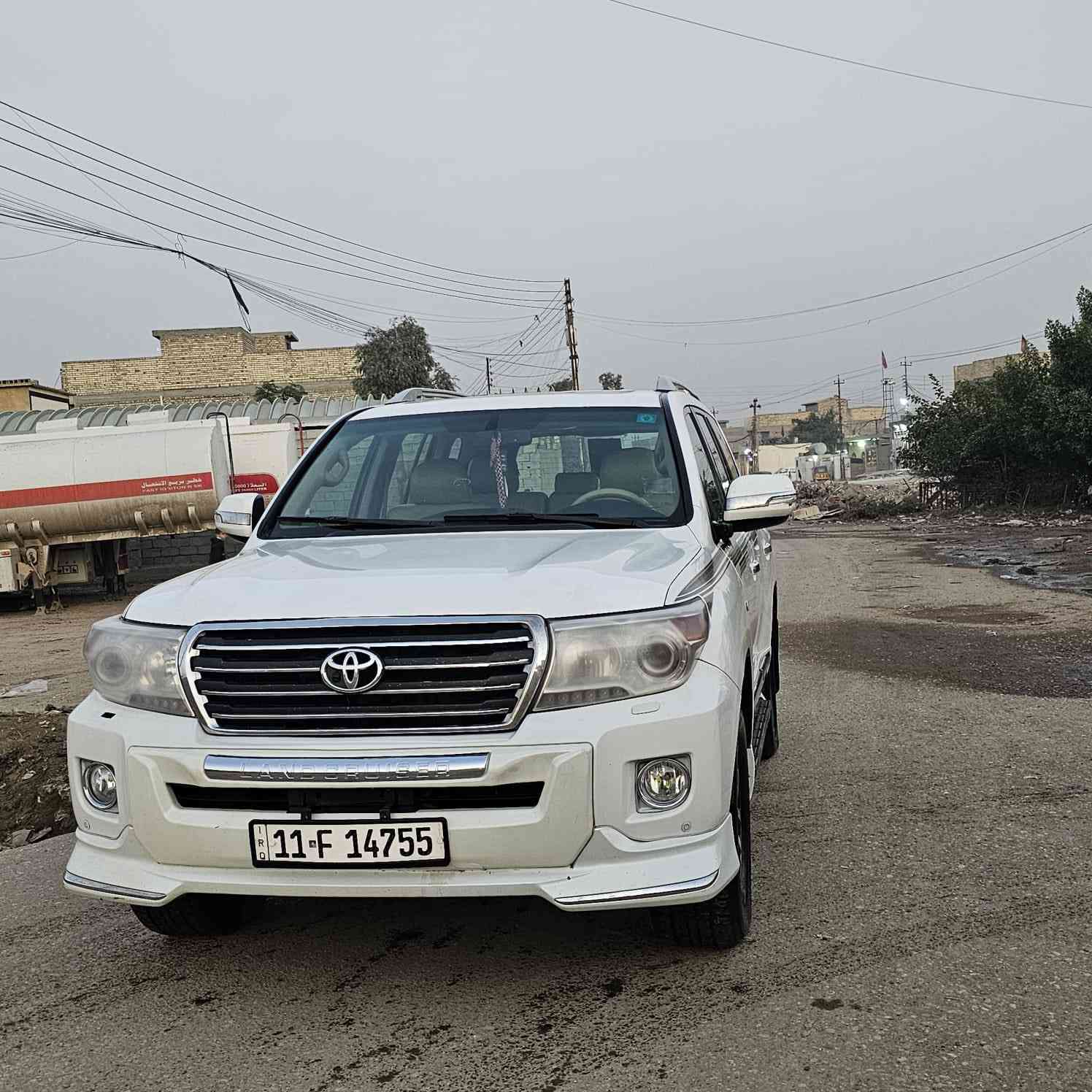 السلام عليكم لاندكروز لبيع مديل 2009 محدثه 2014 سياره مكفوله كفاله عامه عده جه عكس سايق شيلين شريط القديم وشيل صبغ ويه يعني بس جوه شريط مو عله طوله شريط مسافات 
سياره مال بيت فول موصفات 6سلندر سياره بسمي مكان بغداد معامل 
***********
