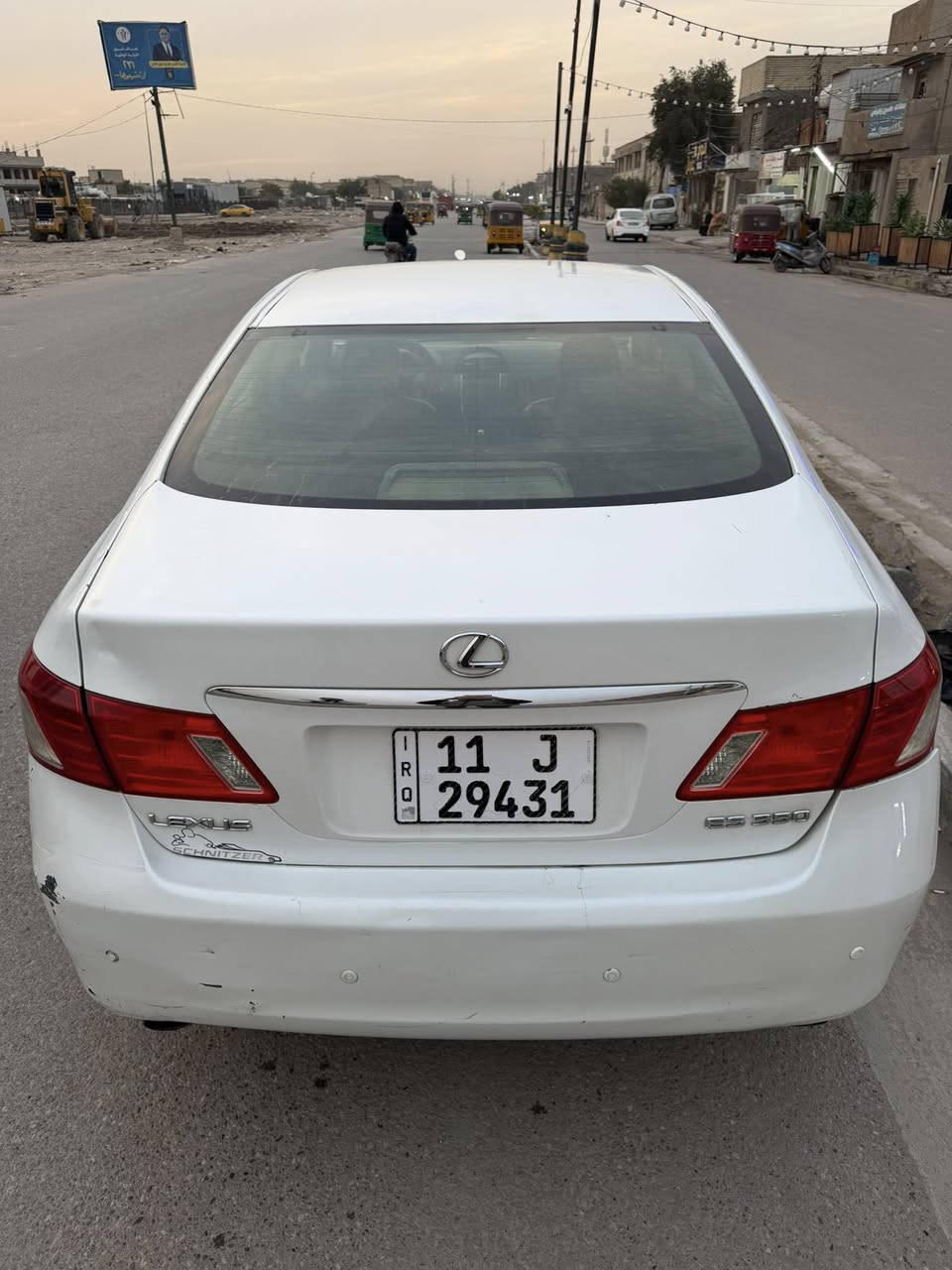 سلام عليكم للبيع لكزز موديل 2007 محرك سته سياره بلاديه بدون حادث بي كم طخه موضحه بلصور محرك بي صوت ودخانه كيرها مكفول صدرها تعبان سعرها 79 وبيها مجال الرقم ***********
