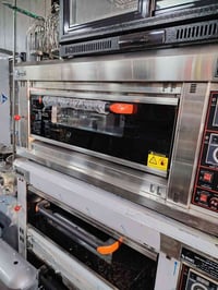 فرن بيتزا مع الميز والله جديد للبيع 07719981396