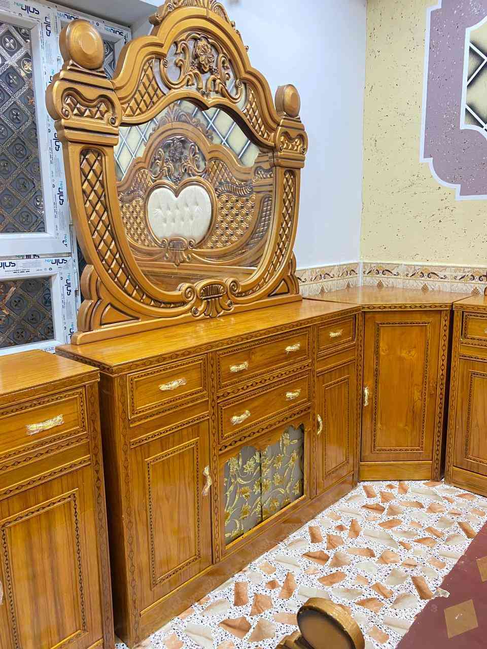 غرفه نوم خشب عراقي صاج داخل خارج
النضافه فول المكان الرمانه 
***********
