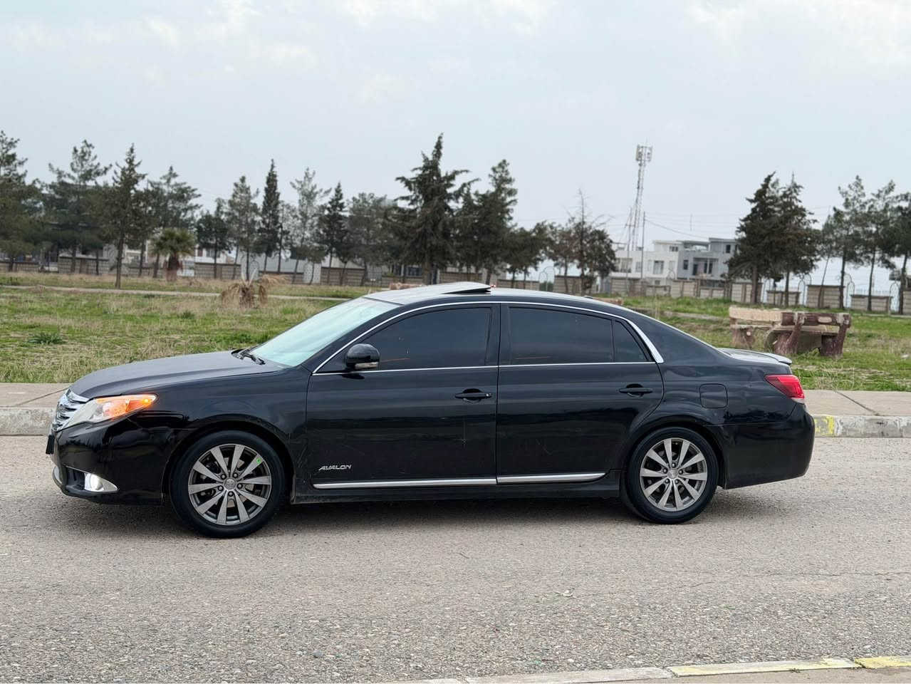 toyota AVALON 2012
سەرەتا بەناوی خوا 
لەسەر ئیزنی ئەدمین
ئەڤەلۆن براوە کوشن جلد ئاوێنە ئیشارەت هیتەر سلایت 
سەقف بەشەرت بۆیاخی 
گێرو مەکینە بەشەرت 
لل جایزە دینار مەسرەفی نیە
چوار تایەو ویلێ نوێی لەسەرە 
چرکەو ٢٠٠ دۆلار بشکێنە 
مالی فەقیرە 
سەیارەکە لە رەسمەکان جوان تر نەبو مەسرەفت بۆ دەگێرمەوە 
بیانو برر
شوێن کۆیە
سعر ٨٣
لە وەطس ئەپ لە خزمەتانم 
*********** كويسينجاك, أربيل
