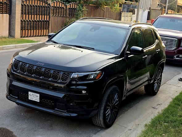 جيب كومباس 2023 لمتد بلاك ايدشن  شكل الجديد للبيع 

فول مواصفات
بانوراما 
داخل جلد
ويل كبير
رادارات جانبيه 
ليد 
شاشه كبيره 

ماشيه 17 الف 

الحادث جانبي قطعه وحده فقط جاملغ 

السعر 175 قابل للتفاوض 

مكان السياره بغداد حي الاطباء بلجهاد قرب خدمي شارع المطار 

للتواصل على الرقم ***********
