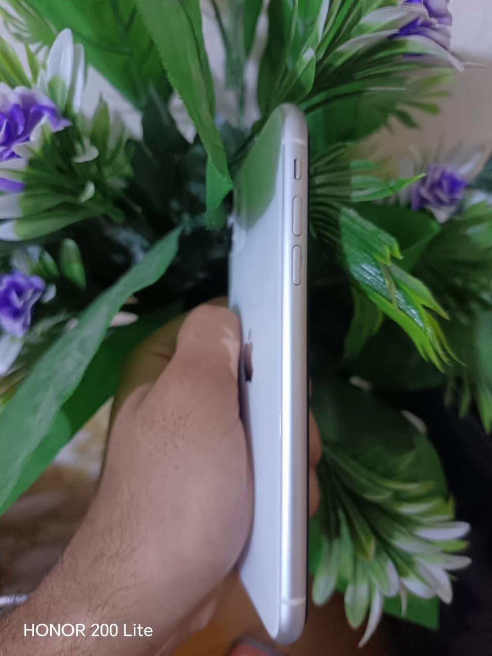 ايفون 11عادي لون ابيض جهاز اخو الجديد بطاريه68 ما مبدل بيشي سعره 250 وبي مجال لشراي *********** واتساب فقط
