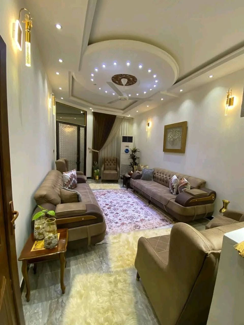 🔥 بيت الأحلام في دور الزراعة – تشطيب درجة أولى وموقع مميز! 🔥
🏡 دار للبيع طابقين – مساحة 130 متر (6.5 × 20)
📍 بعقوبة – تقاطع القدس – دور الزراعة الثانية
🛣 عرض الشارع 11 متر
✨ تصميم عصري وتشطيب فاخر:
استقبال أنيق
مطبخ عملي
3 غرف نوم مريحة
صالة واسعة
3 دورات مياه
🎨 تشطيبات فخمة:
✔ جص وبورك
✔ سقوف ونقوش مغربي
✔ شغل درجة أولى
💡 جميع الخدمات متوفرة بالكامل:
ماء – مجاري – تبليط – كهرباء
✅ موقع حيوي قريب من جميع الخدمات
✅ بناء حديث وجاهز للسكن فوراً
✅ مناسب للعوائل الباحثة عن الراحة والتميز
📞 للاستفسار والحجز يرجى الاتصال على الأرقام التالية أو المراسلة على الخاص

*********** _ ***********
مكتب الجزيرة للعقارات… ثقتكم أساس نجاحنا وخطوتكم الأولى نحو بيت الأحلام 🏡
