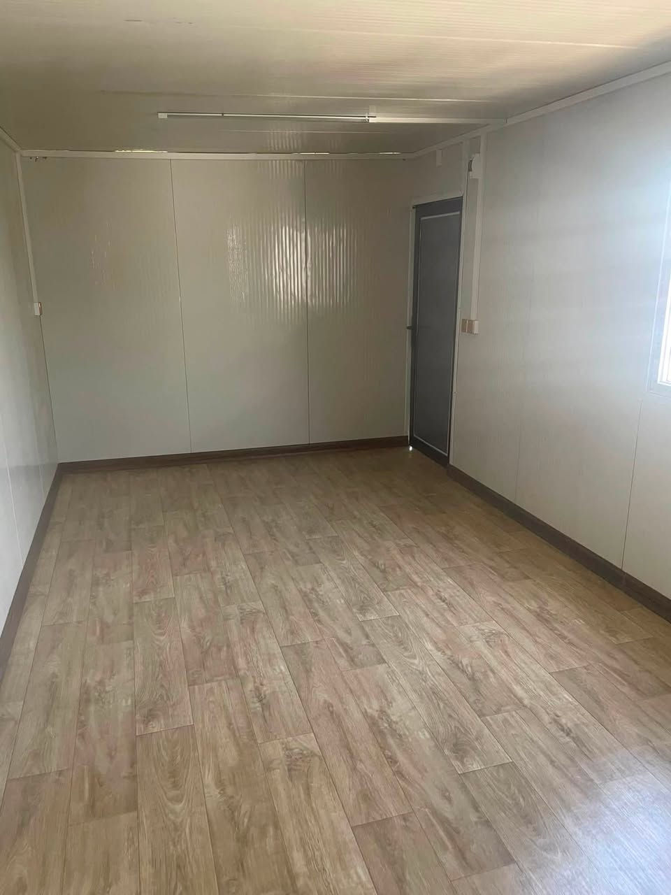 اساس معمل الهدى لصناعة الكرفانات من السندويج بنل بمواصفات عالية الجودة وأسعار تنافسيه يشمل الابواب والشبابيك والكهربائيات.يوجد لدينا كوادر متخصصة و ذات خبرة في مجال تصنيع الكرفانات والجملونات وبيع وشراءالحاويات  لستفساراتكم الاتصال:***********  ***********
