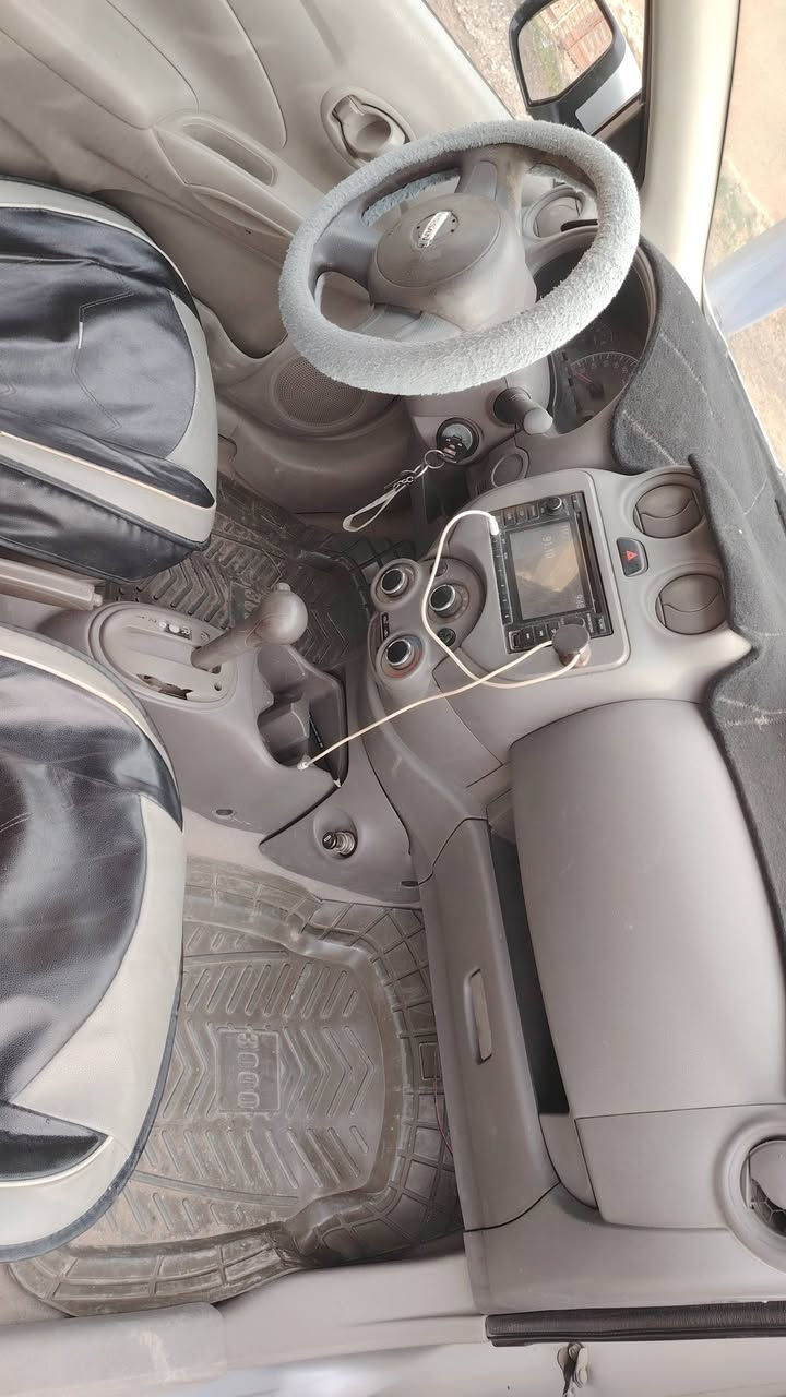 السلام عليكم
نسيان صني موديل 13 نظيف 
مابيها لاصبغ ولا ضربة السعر 84 وبيها مجال 
بيها خدوش ورصعات قليلة كلش 
محرك والكير خير من الله وسونار كدامك 
سيارة مابيها نقص تجي تفحص وتشوف بعينك
***********  بغداد ابو غريب
