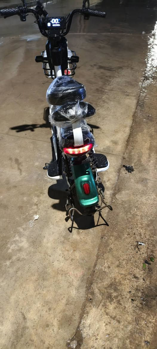 بايزكل شحن
كلش مرتب
4 باتري
لايت زنون عالي ناصي
بصمه تشغيل سرعه 99 حقيقي 65 كلش سريع
اشاير شغاله 
هورن بريكات حساسات كله شغال يمشيك 50 كيلو مال شغل روحه وجيه سله اماميه
ماطور جاهز
السعر 275 وبي مجال قليل


**إذا كنت صاحب هذا الإعلان وتريد حذفه لأي سبب، رجاءا أرسل رسالة إلى الدعم الفني**