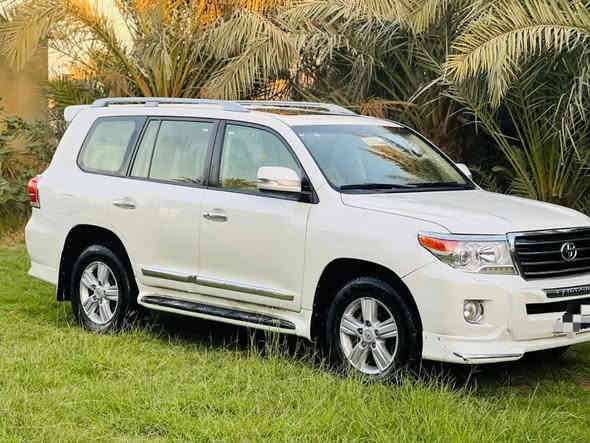 لاندكروز 2013( بريم ) اصلي  رقم بغداد  الدولي الجديد
بسمي    GX.R
مكفوله كفاله عامه
محرك 6 سلندر ماشية 165 ألف كم
سياره فول مواصفات 1/1                   
المواصفات
فتحه
طفايه
مري شفط
مري قلاب
كامره خلفية
حساسات
بلوتوث
ثلاجة
ايكو
لد نهاري
تحكم استيرن
كشن  السياق كهربائي  3 حركات 
تشغيل عن بعد 
تقفيل جام
اشاير ترحيب 
بصمات ابواب 
8 ايرباكات
ثلاث قطع تبريد
دوسات ليزريه 
زراكات لايت  
للسعر ٣٧٥ ورقة وبيها مجال )  
جداد كير ومحرك كفالة 
 ملاحضة / الشراي يجي يشوف السيارة ويقتنع وعيوني اله والي ما عاجبته يترك كلمة طيبة واني الممنون وتحياتي للجميع الاخوة
للاستفسار على الرقم
***********
