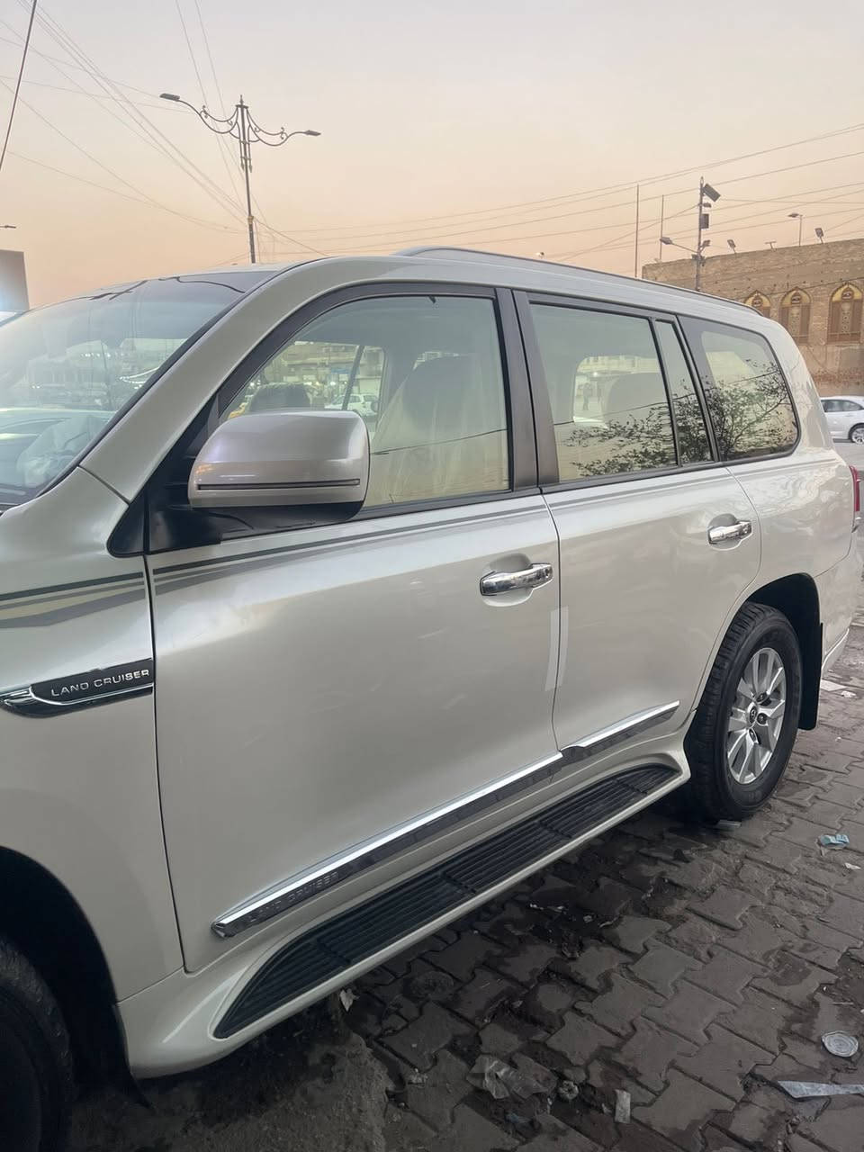 🚗 للبيع لاندكروزر GX.R 🚗
📌 الموديل: 2014
📌 محدّث: 2021 (داخل وخارج)
📌 المحرك: 6 سلندر
📌 الممشى: 100 ألف كم حقيقي
📌الضرر فقط جاملغ بجهه السايق وسويه تعديل بالغد (شي بسيط )
السياره خير من الله وكفاله كير محرك شاصي قماره 
السعر 35 الف يعني 3 شدات و50 ورقه 
التواصل ( ***********)
