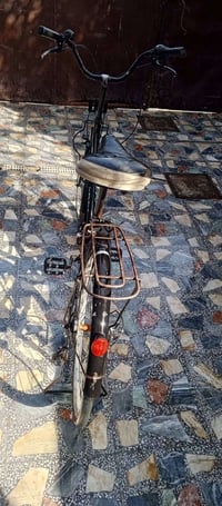 باسكل بناتي حجم 26نظيف شخط مابي كير 6نمر +حساس باسكل مال حاويه على ايد...