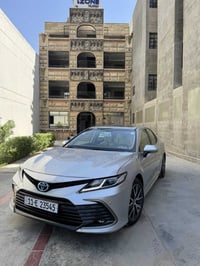 للبيع  كامري هايبرد عبد اللطيف جميل  موديل 2024  ماشية 62 الف  رقم بغد...