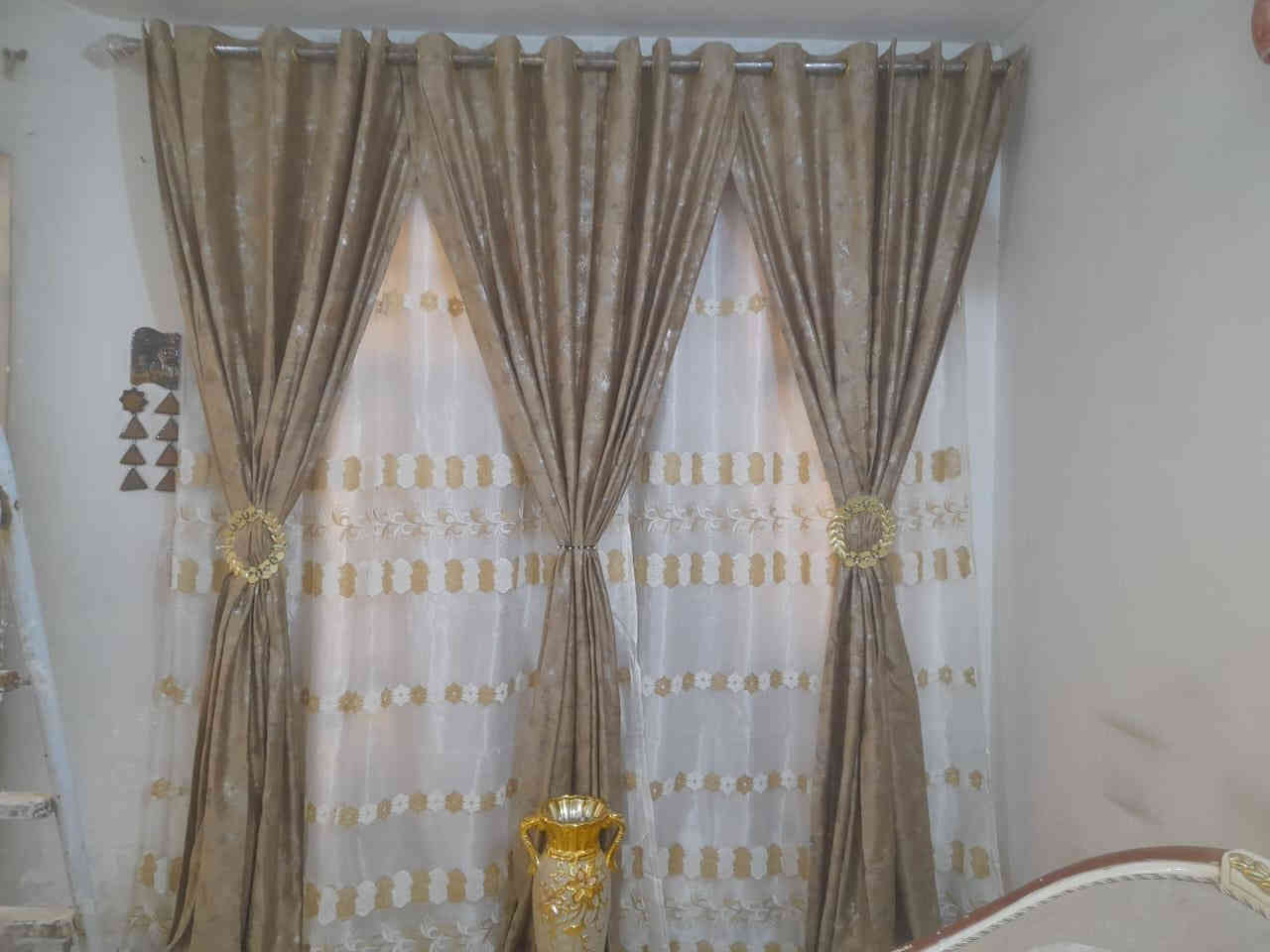 تخم مصري خشب زان كلش ثقيل مع ستائر كلهم بمليون وبي مجال بسيط مكاني حي البساتين للاستفسار الاتصال ***********
