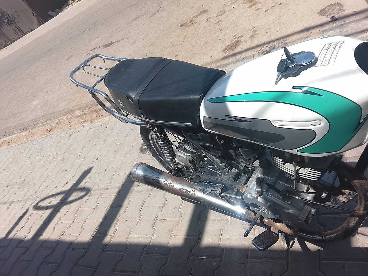السلام عليكم دراجه 4 قير كلك للبيع السعر 275 وبيها مجال شيء قليل نجف حي العسكري مدارس شغاله محرك ناعم الاستفسار على هذا الرقم ***********
