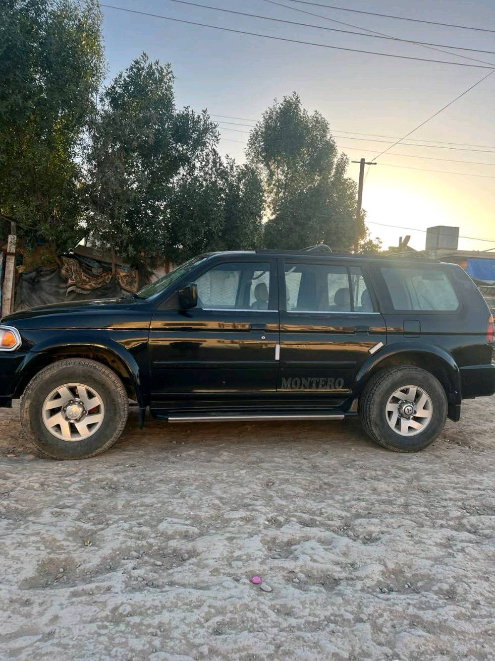 السلام عليكم
سياره ميتسوبيشي مونتيرو 
موديل 2000 
محرك 3500
مكينه 6 سلندر 
رقم اربيل 
حادثه خشم الجامع والبنيد 
السياره كير ومحرك خير من الله عنوان السياره بغداد 
ابو غريب 
سعر 70 وبيه مجال 
رقم صاحب السياره 
***********
***********