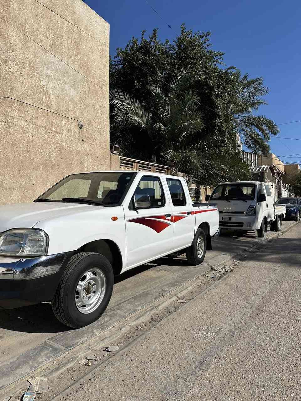 السلام عليكم 
نيسان شبوط موديل 2013للبيع
بيها صبغ بالباب الخلفي
رقم الهاتف***********
السعر خاص
