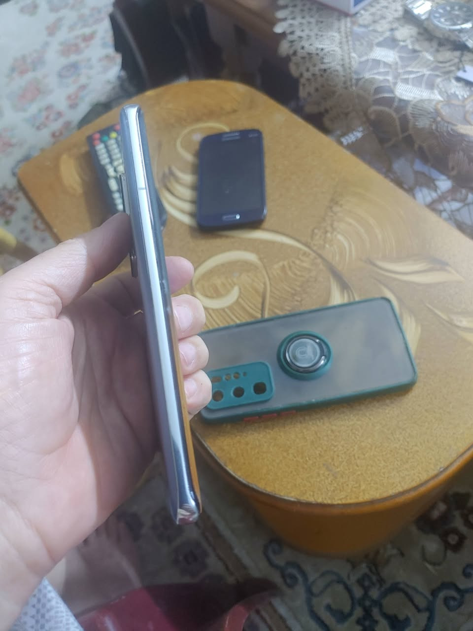 هواوي  P40 Pro ذاكره 256 ننيف جدا ماعدا الظهر من لاسفل ملحوم لانه جان كافع وياه كفر
السعر 250 الف قفل قفل قفل
للاتصال 
***********
يوجد توصيل لكل العراق
