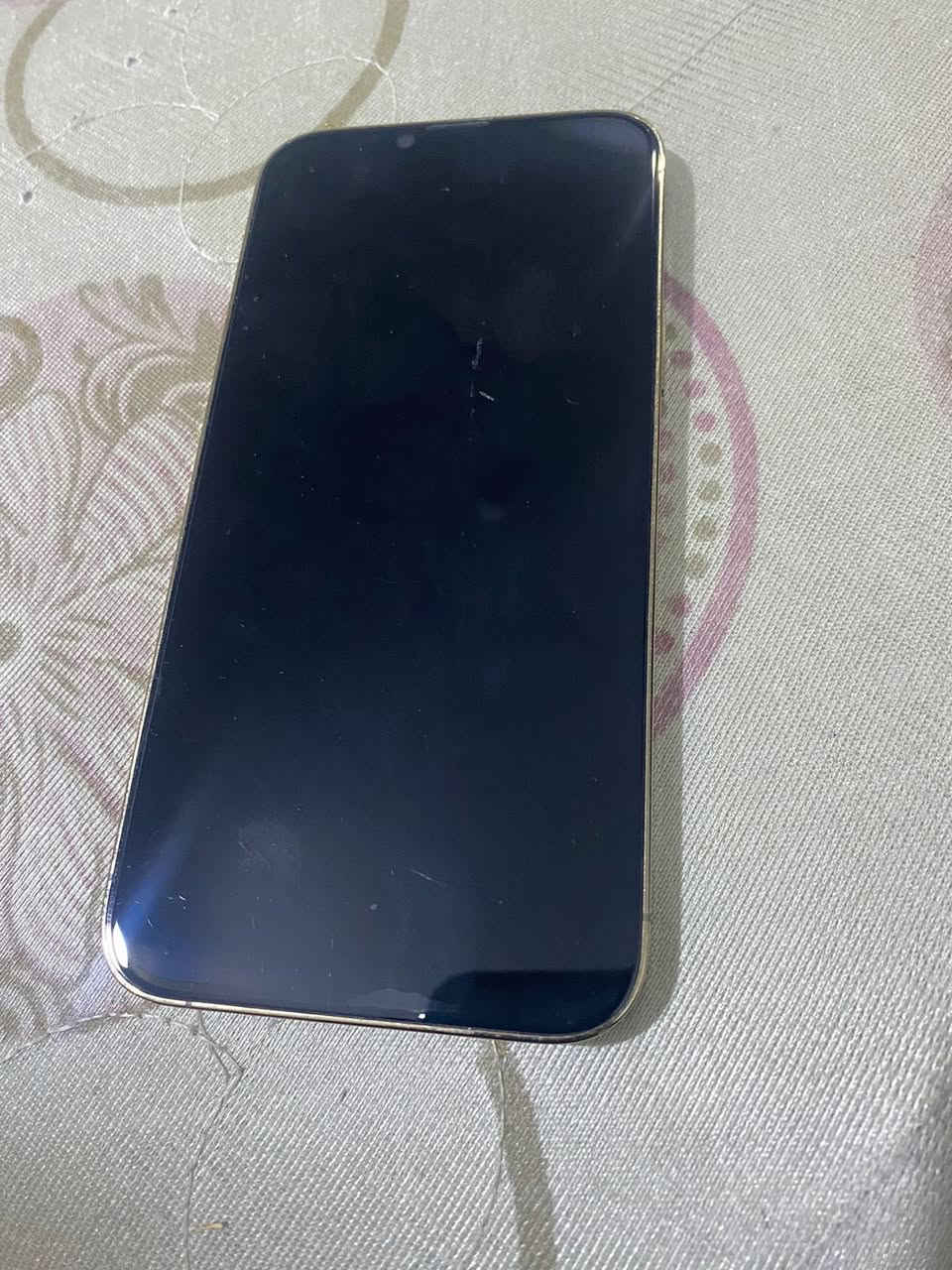 سلام عليكم ١٣برو ماكس شرق اوسط ماستر الجهاز لوك مامفتوح وتر شرط الفحص بطاريه 83 ذاكره ٢٥٦ الجهاز نضيف كلش واستعمال شخصي مكاني نجف 
***********
