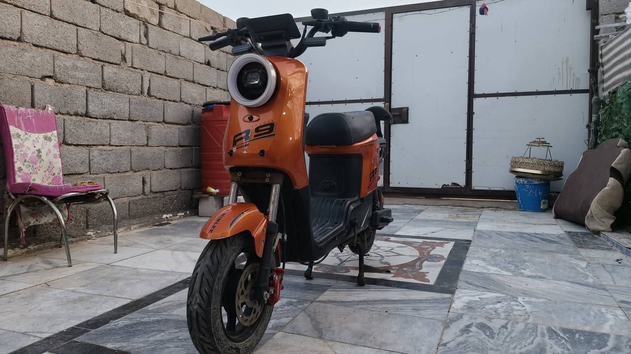 R9 موديل 2025
اخذ الدراجة وانت مرتاح ما بيها أي عطلات اللهم فقط بطاريات منتهية
وعدكم التاير مبنجر 
رايدها ب260 الف وشوفونا خيرها.... 

للتواصل. 
***********
***********

