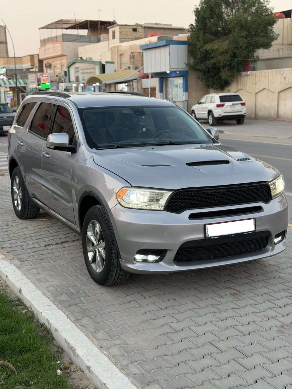سلام عليكم   #للبيع_فقط
دودج دورانكو 

مديل 2017. اصل 

محرك 3600.  V6

#ادوات_ادوات_دخول_جديد

 ( فول مواصفات )

دواخل جلد 

شاشة كبيرة 

بصمة تشغيل 

فول تحكم ستيرن

تتدفئة كشن 

تبريد ثلج ❄️

سيارة حيل جديدة وجاهزة من كلشي 

#المكان_بصرة 

#السعر_اتصل_وتدلل

***********
