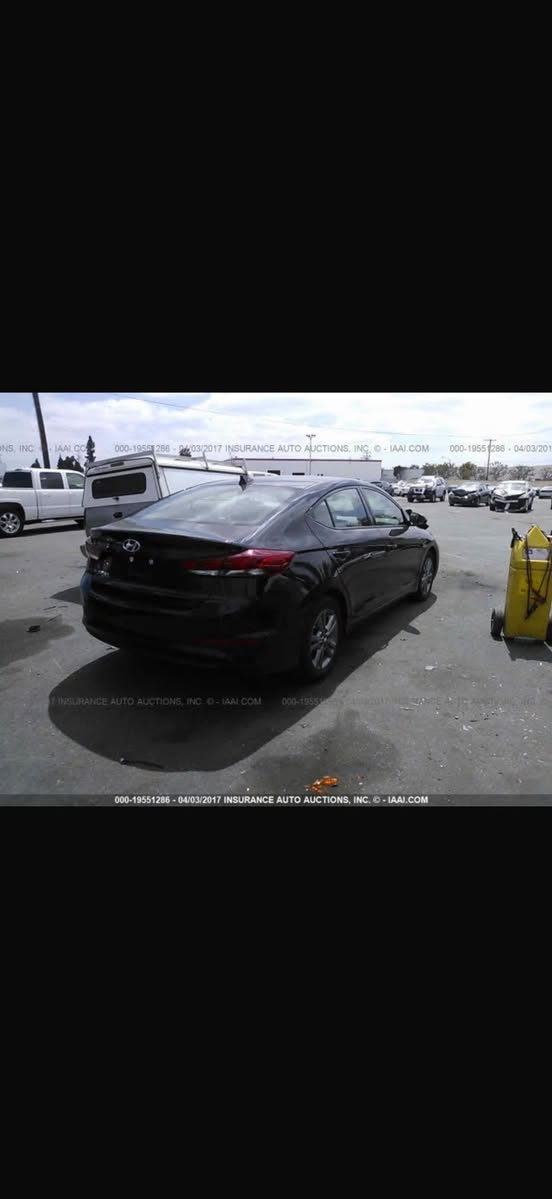 السلام عليكم 
للبيع 
النتره 2017
حادث فقط بنيد صبغ
بلعراق صار بيهه صبغ جاملغ خلفي 
سياره مصروف عليهه منضومه زنون سعرهه200$
وشاشه تدعم GPS  أندرويد اصليه سعرهه 350$
داخل بيجي سياره مكفوله من الشواصي الغود 
تحكمات 
كامره دواره 
السعر 112 وبيهه مجال بسيط 
***********
