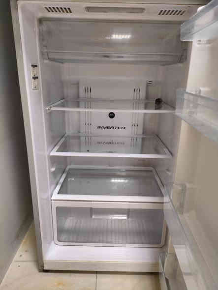 ثلاجة هيتاشي انفيرتر اخت الجديدة سعرها 350 الف بيها ضمان 6 اشهر بلغاز للاستفسار هذا الرقم : ***********
