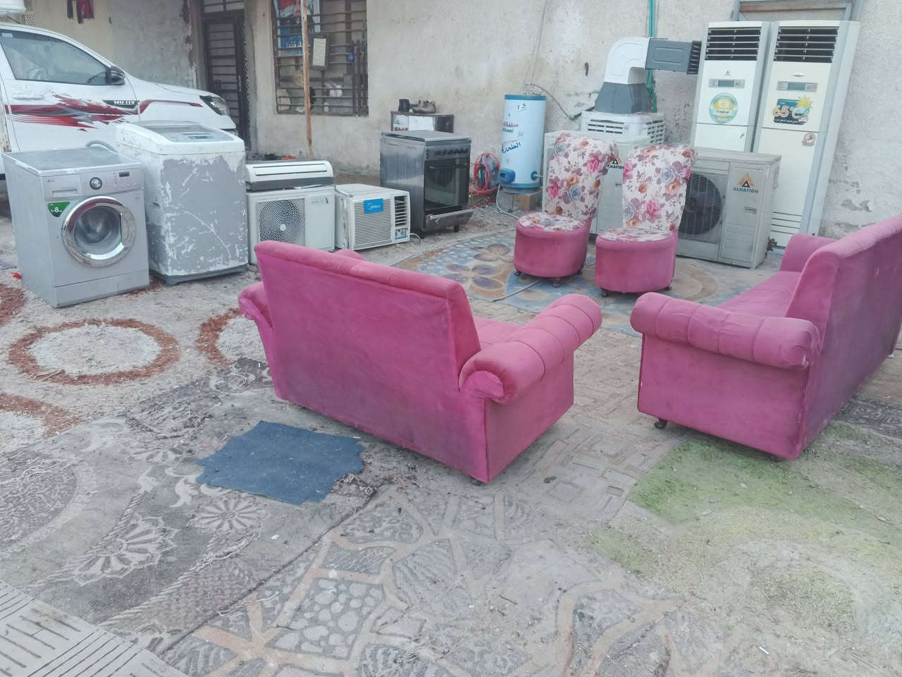 السلام وعليكم لبيع غراض كلهن نضيفات وشراي يراسل ويتصل مكاني حي اور سبع قصور شارع ابو  علي يم جامع لحمزة ***********
