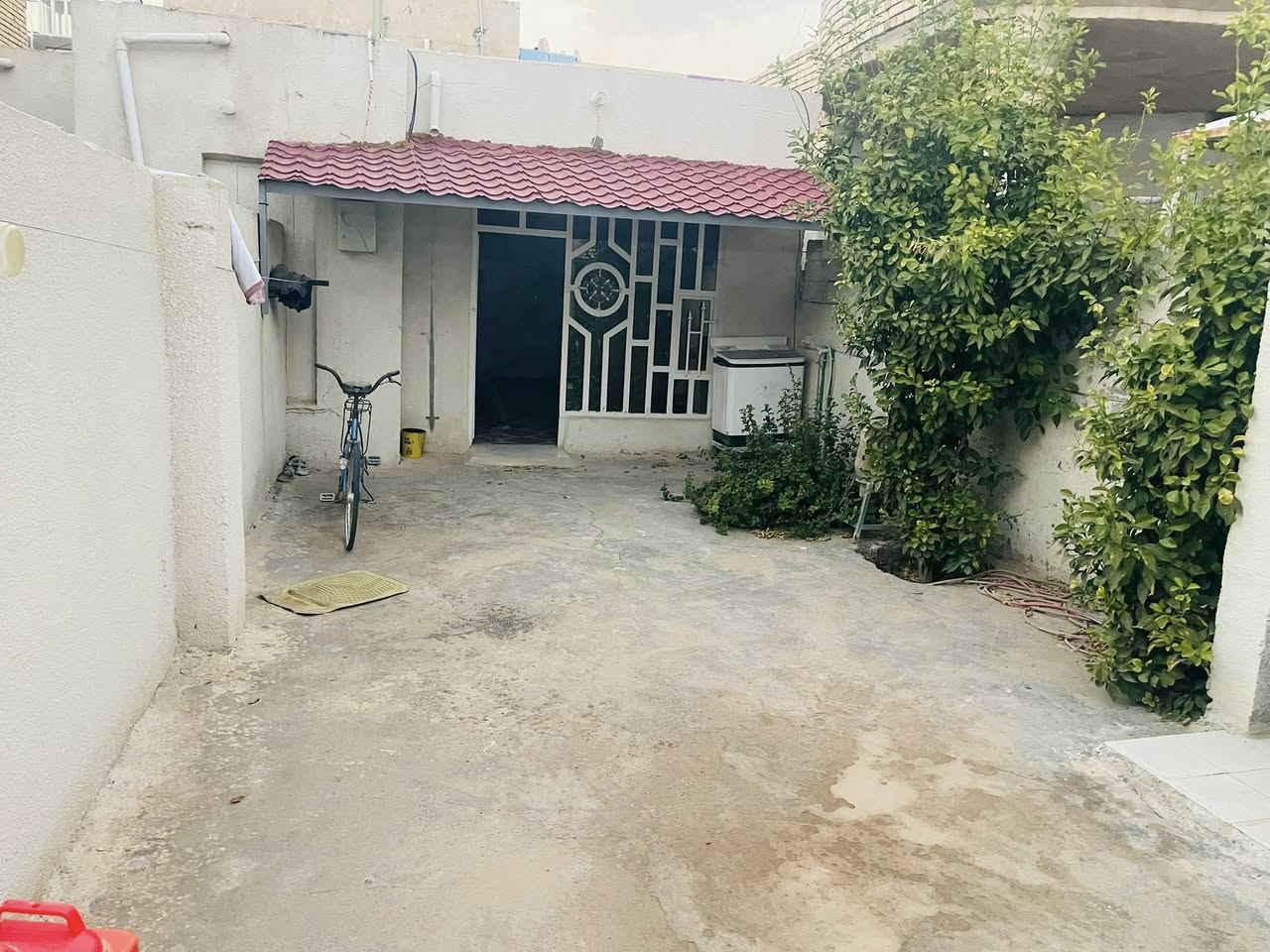 بسم الله الرحمن الرحيم 
مشتملات مشترك مجموع المساحه 250 م طابو صرف في حي الامير خلف البانزيخانه شارع الدكتور عزيز الزبيدي 

يحتوي المشتمل الاول على استقبال + صاله ومطبخ مشترك + غرفه نوم مع صحيات 

يحتوي المشتمل الثاني على مطبخ صغير + صاله مع غرف نوم عدد 2 مع صحيات 

الاتصال والاستفسار
***********
***********
#مكتب_انوارالمنتظر_للعقار
الزبيديه شارع الكراج عماره سيد هاشم تركي
