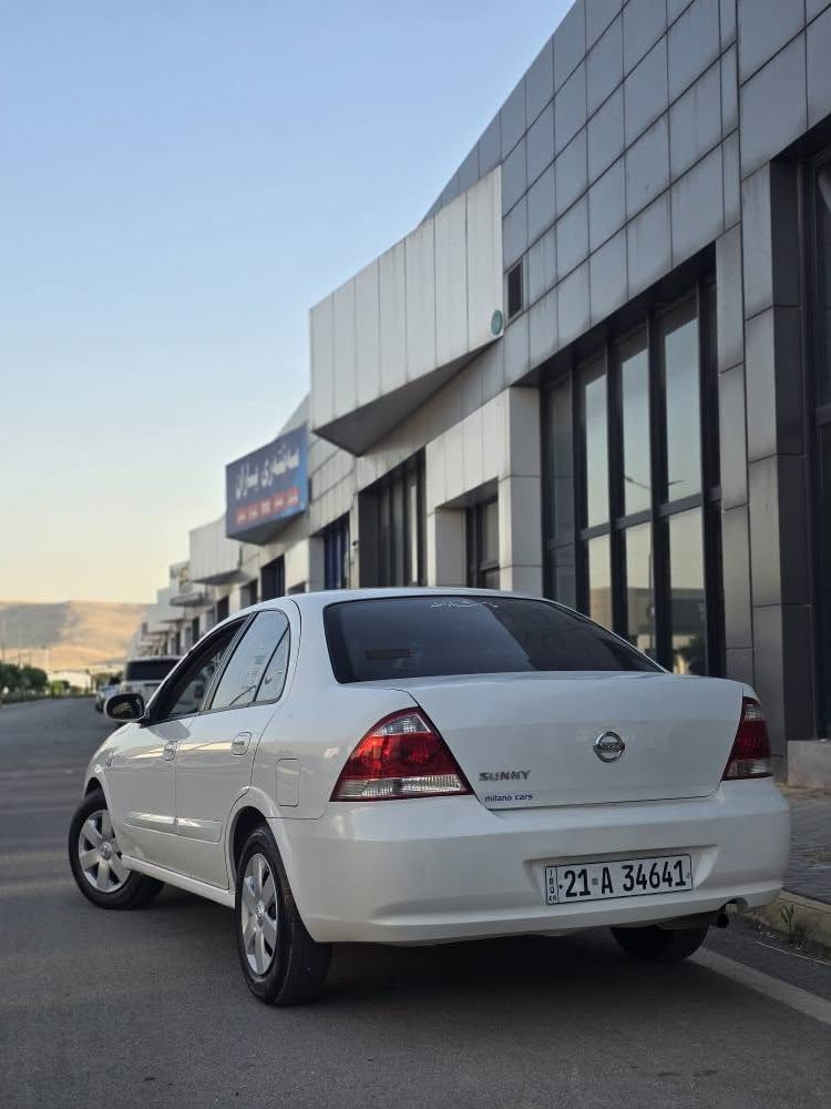 سلام علیک 
nissan sunny 2009 
ئۆتۆماتیک چوار جام کارەبا 
زۆرجوانو پاک ماوەتەوە
95 000 km حەقیقی ڕۆشتوە
کەلە و عەینە 
پەڵەیەک بۆیاخی هەیە سۆنەرم داناوە
گێڕو مەکینە بەشەرت نەکراوە
تەبرید بەشەرت
یەک دینار مەسرەفی تێدا نیە
شوێن : سلێمانی
***********
102 گەڵاو مەعامەلەیەکی کەم السليمانية, العراق
