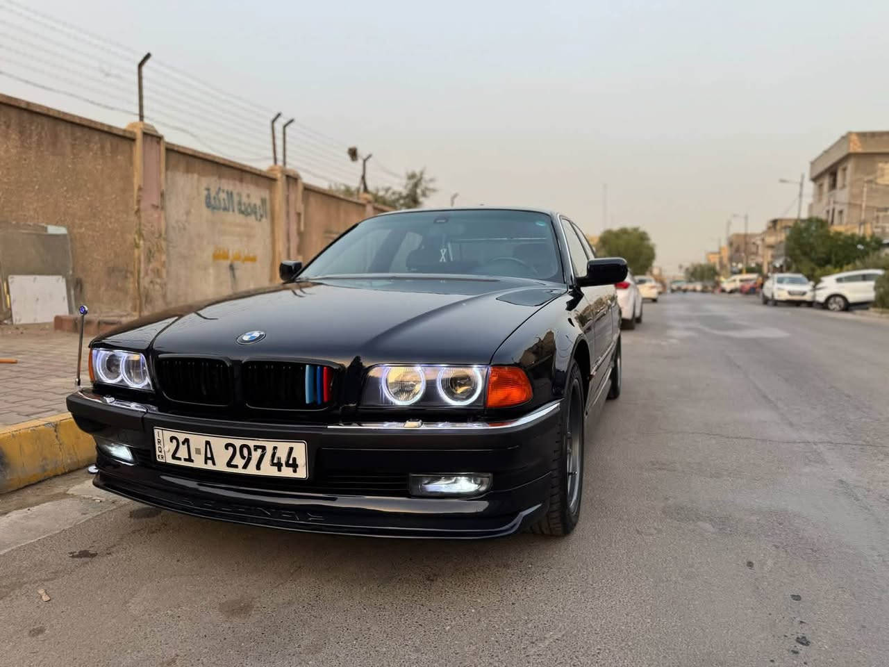 السلام عليكم 
للبيع خفاش 730 
موديل 1995 
داخل جلد اسود وكهرباء
عليها شاشه وكامره  
السياره رقمها سليمانيه الجديد شرط التحويل مباشر
السياره مصبوغه عام ماصار فتره كلش قليله وعليها كت ودوس ام ويل كب ام 18 السياره عليها ادامه كامله من كلشي 
السعر 103مكانها بغداد شارع حيفا وغير متواجد ع النت اي ستفسار عندك اتصل وتدلل ***********
