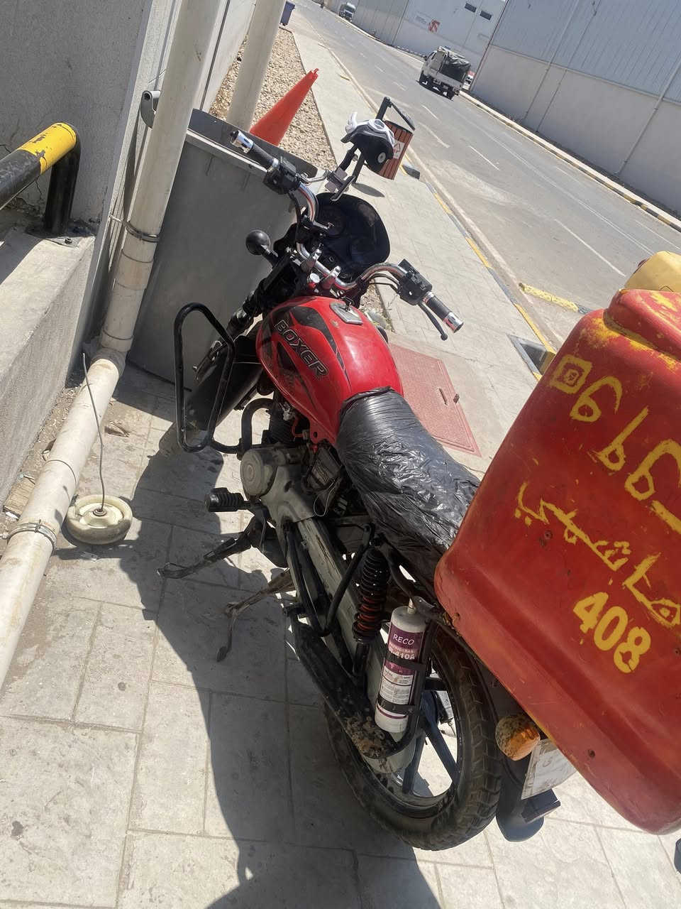 يا الله دراجه بوكسر موديل 2021 مرقمه بغداد 
مكينه خير من الله ترتاح منه كبل لشغل 
بيه نقوصات -صفاحيه جه باتري - لايت - واكو إشاره مكسوره مثل ما تشوف بصوره مضروبه تيب تريد تبدلها تريد تبقيها - تفيلس - وقاعده مال بريك امامي تبدلها - سلف شغال بس اكو مشكله بل راجز مال سلف - باختصار تذب 50 ألف ترجع زيرو العنوان ابو دشير خط النفط  الدراجه خير من الله كبل لشغل السعر 1750 ألف وبيكم خير وتدللون ***********

