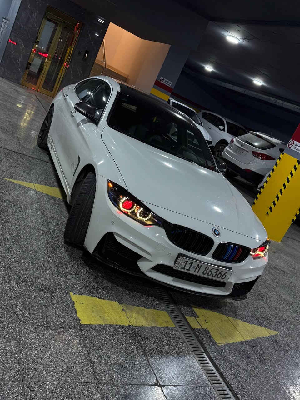 سلام عليكم
بي ام 430i 
موديل 2019 
محرك الفين تون بور توربو فول مواصفات المحرك الحديث B48 المرغوب
كير ٨ نمر
صور الحادث بالمنشور 
رقم بغداد الجديد باسمي
ماشية 64 ميل
ام بكج 
فجوج فسفورية وتخم تاير جديد وويل رياضي تو سايز 
عدسات عين الشيطان ولايتات lid متحرك كهربائي
بدون نقص ولا مسج 
فتحة سقف 
صندوق كهرباء مع نظام الفتح بالرجلين
داخل جلد وكاربون وستيرن ام
انارة داخليه لونين 
مراية اوتو قلاب وهيترات
شاشة ترحيب وشاشة عطلات 
كشنات خزن ميموري 3 وضعيات 
كشنات تدفئة ومساج
سستم صوت هارمن كاردن صوت عالي جدا
رادارات 
تبريد قطعتين
ماوس
شفتات ستيرن
حساس خلفي امامي
وضعيات قيادة ايكو
سبورت سبورت بلص
الحادث بابين فقط بجم كبس بلادي صبغ بابين وكلير توحيد لون الجاملغ الامامي والخلفي يعني صفحه الحادث فقط 
للبيع او للمراوس حسب القناعه
مكان السيارة بغداد كرادة او شارع فلسطين 
السعر المطلوب 195 ورقة
للاتصال *********** بغداد, العراق
